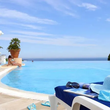 Exceptionnel Sur Vue Piscine Lejlighed