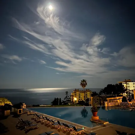 Exceptionnel Sur Vue Piscine Lejlighed *