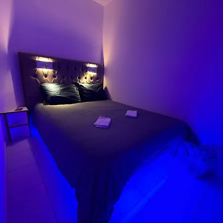 Exceptionnel Sur Vue Piscine Κάννες