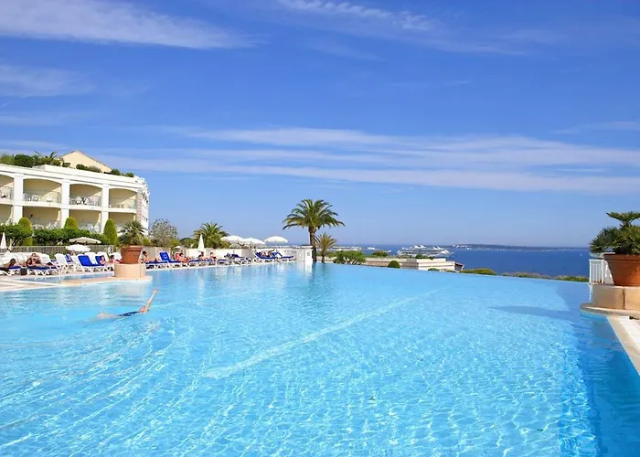 Exceptionnel Sur Vue Piscine Lejlighed