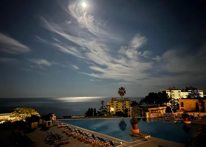 Exceptionnel Sur Vue Piscine Lejlighed *